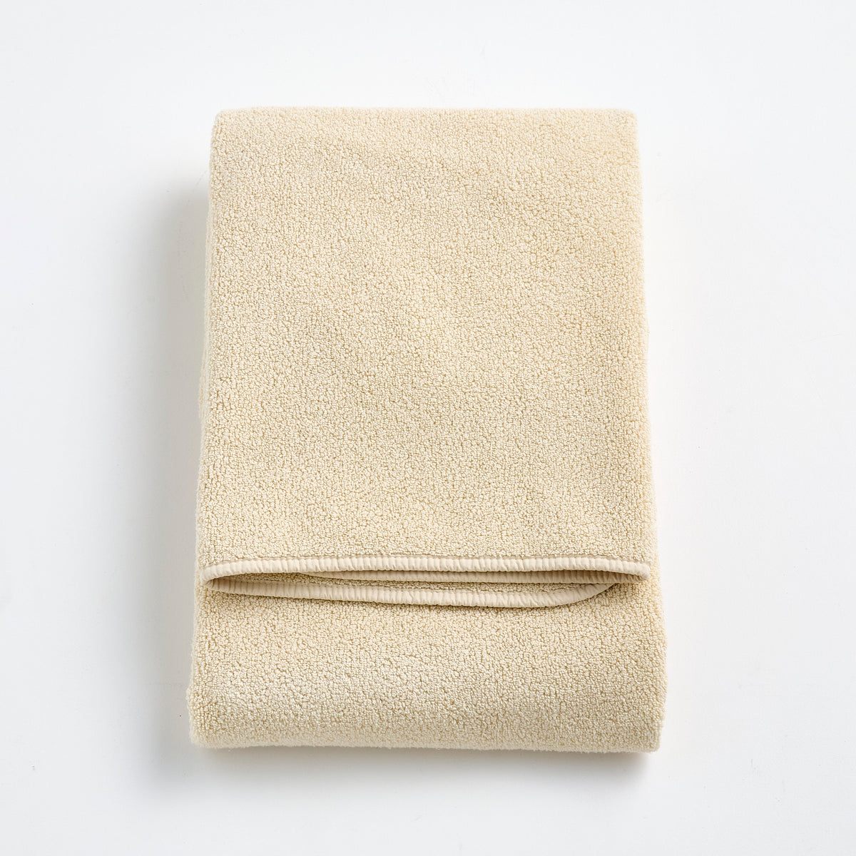 Serviette de bain en coton avec bordure passepoilée