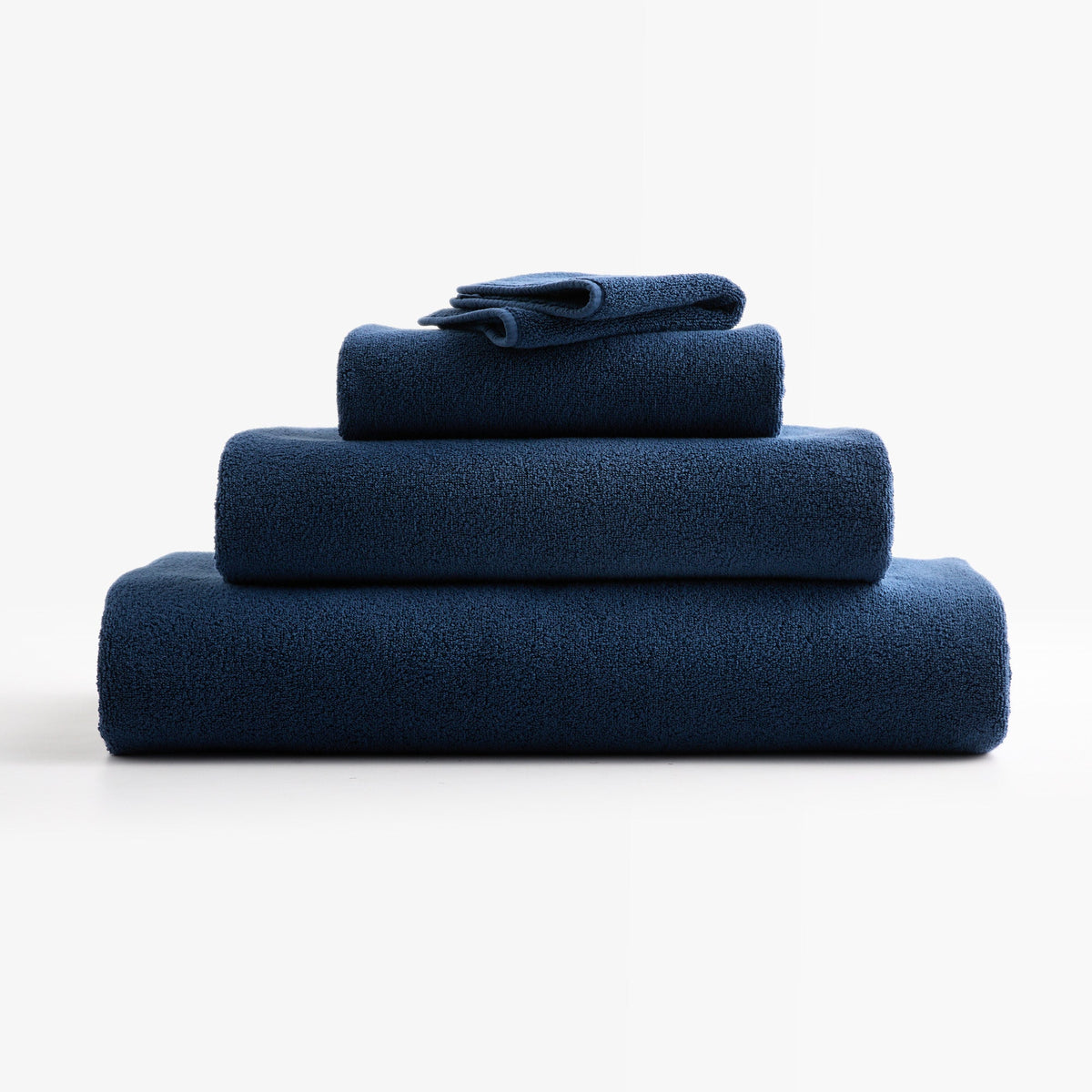 Serviette de bain en coton bleu indigo