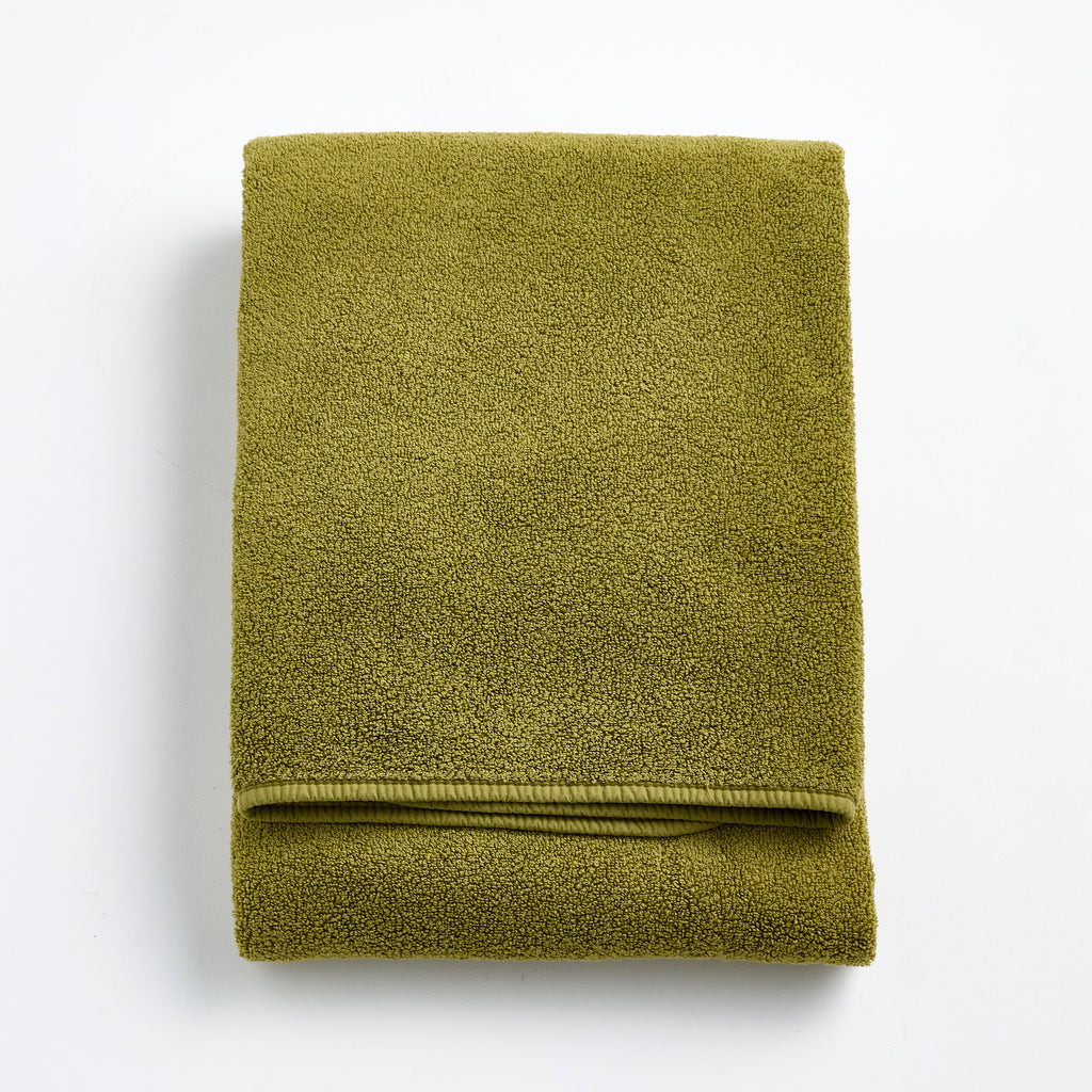 Serviette de bain en coton vert olive