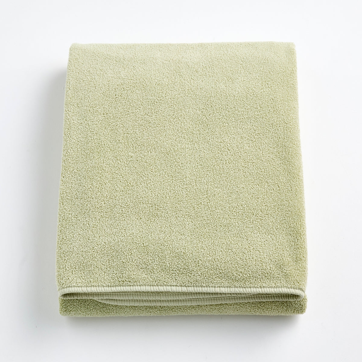 Drap de bain en coton vert sauge