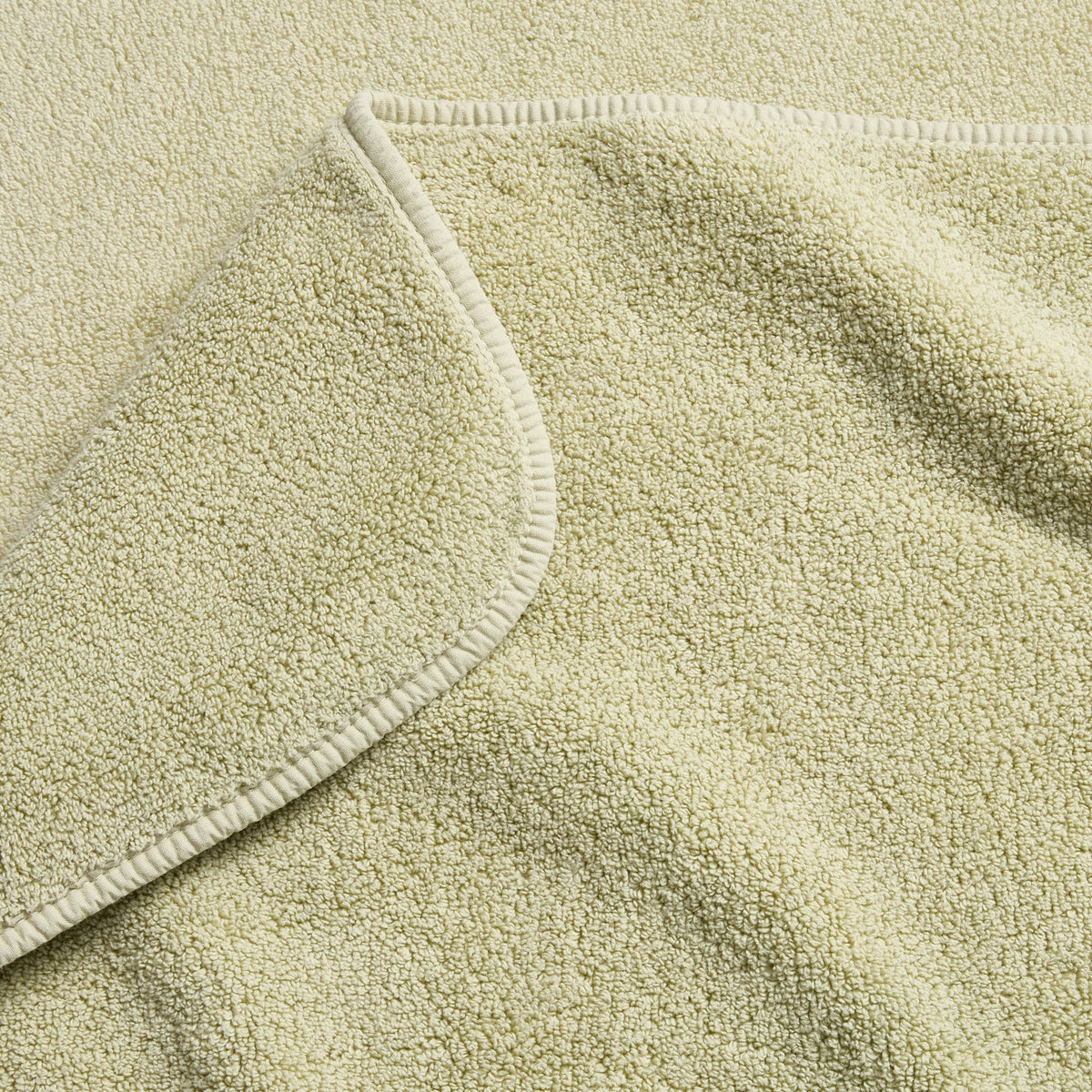 Serviette de bain en coton vert sauge