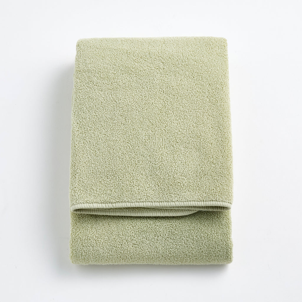 Serviette de bain en coton vert sauge