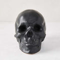 Decoración de calavera de cerámica negro mate