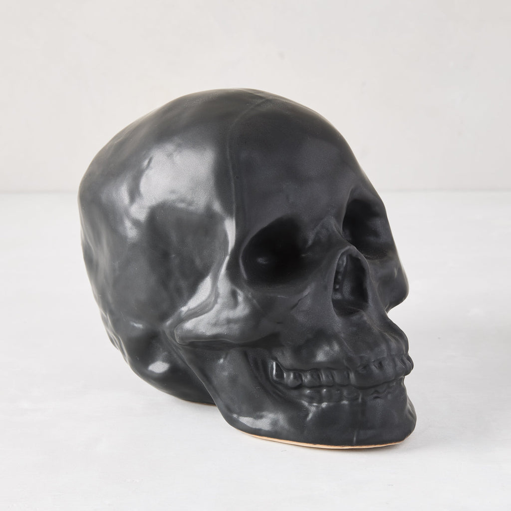 Decoración de calavera de cerámica negro mate